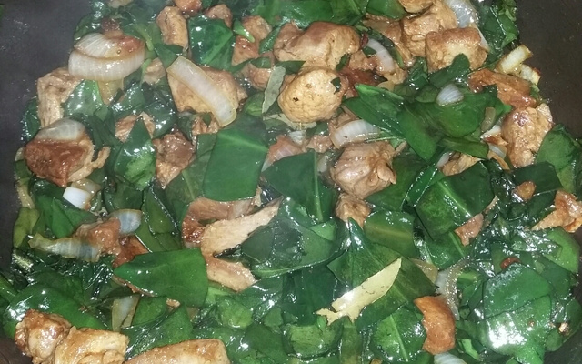 Carne de porco com ora-pro-nóbis