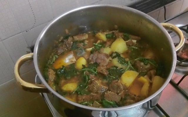 Rabada com batata e agrião