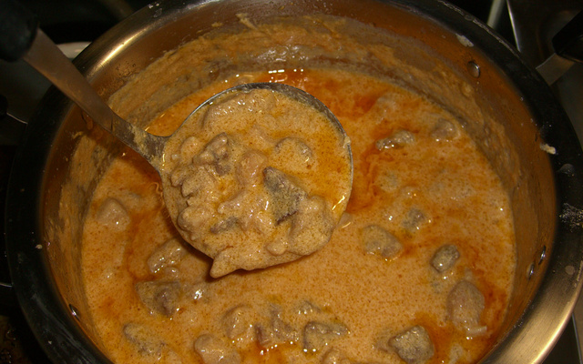 Estrogonofe misto de frango e carne rápido