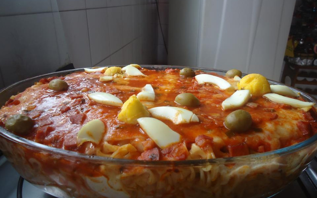 Macarrão de forno com presunto e queijo