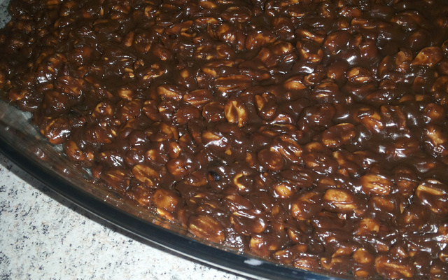 Pé de moleque de leite condensado