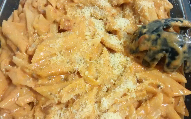 Penne ao molho de requeijão e bacon