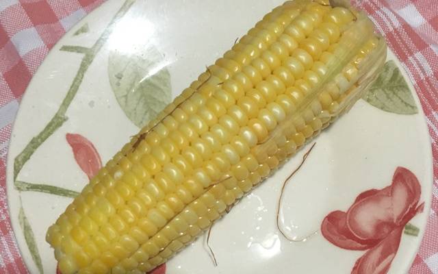 Milho cozido no micro-ondas