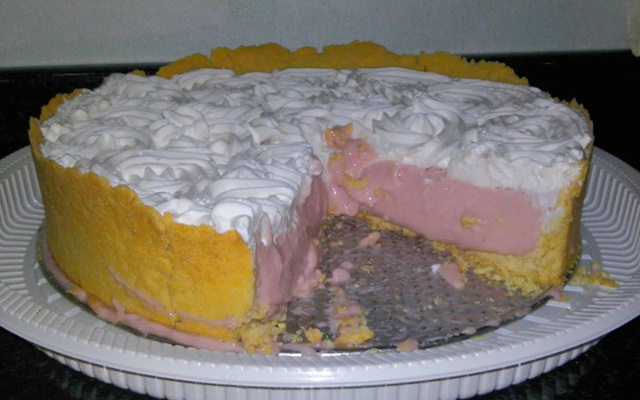 Torta de morango com chantilly