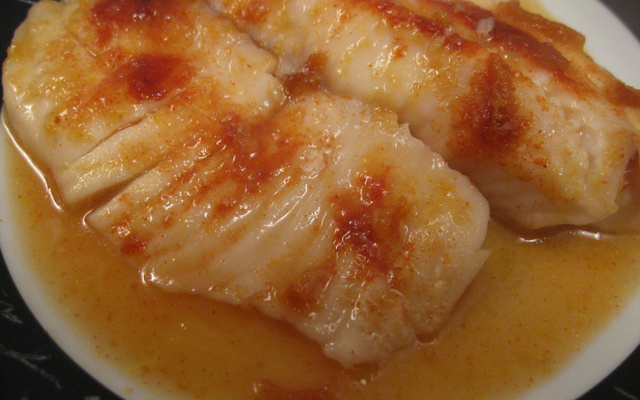 Filé de peixe ao molho de vinho