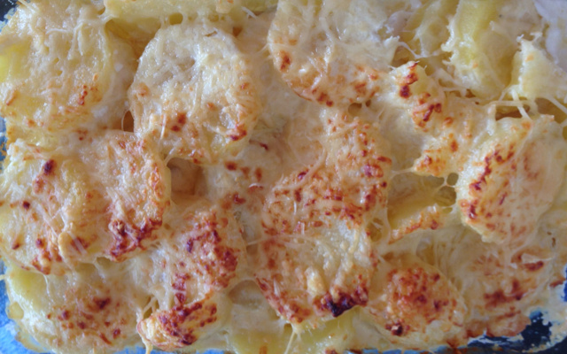 Assado de batata com creme de leite