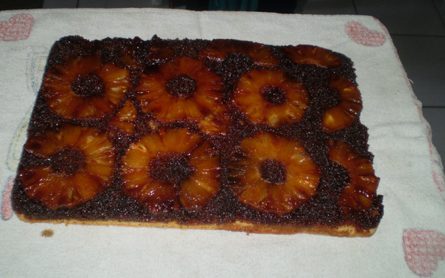 Bolo fácil de abacaxi caramelizado