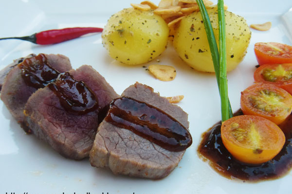 Carne de sol e batatas sauté com ervas