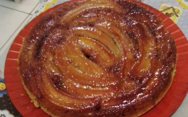Bolo invertido de banana