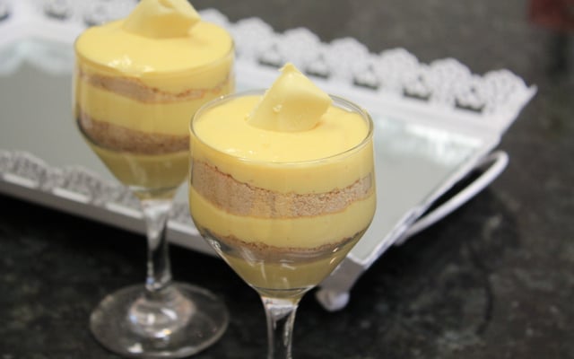 Pavê de mousse de maracujá e brigadeiro branco