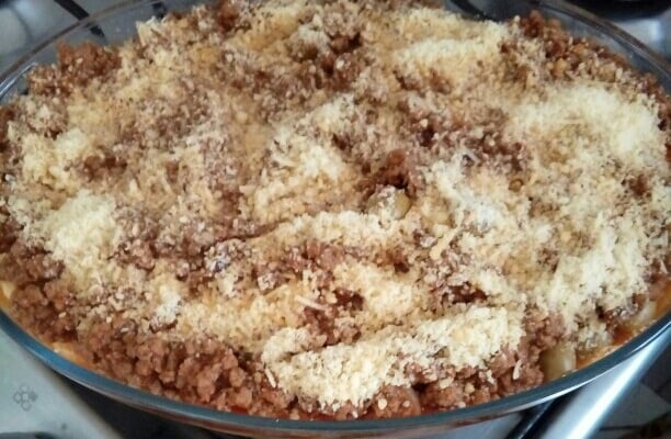 Polenta cremosa com molho de carne moída