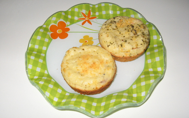 Muffin de queijo parmesão