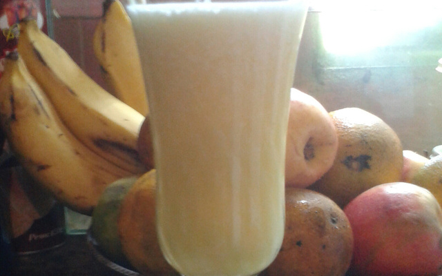 Suco de laranja com abacaxi e melão