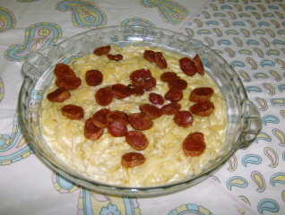 Macarrão com queijo e linguiça