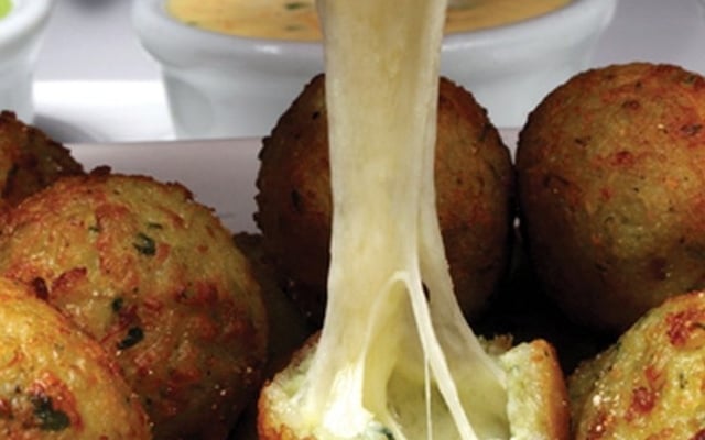 Bolinho de arroz com massa de batata da Adriene