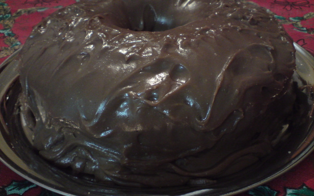 Bolo de jiló com cobertura de brigadeiro