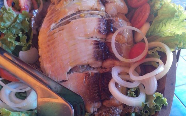 Pacu recheado com carne de piranha