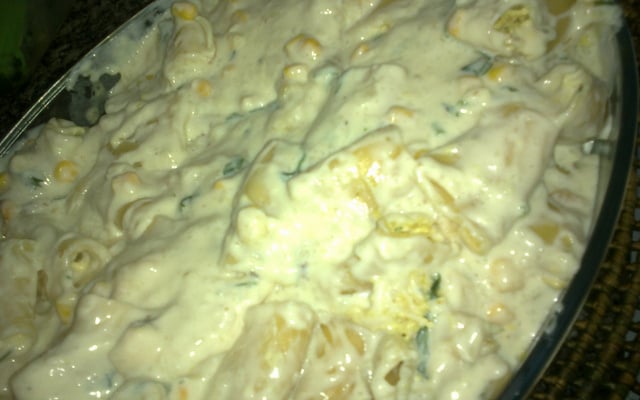 Rigatoni recheado de frango ao molho branco