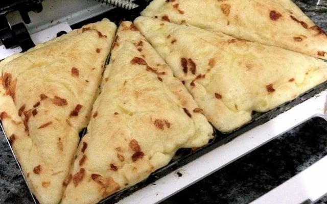 Pão de queijo de sanduicheira