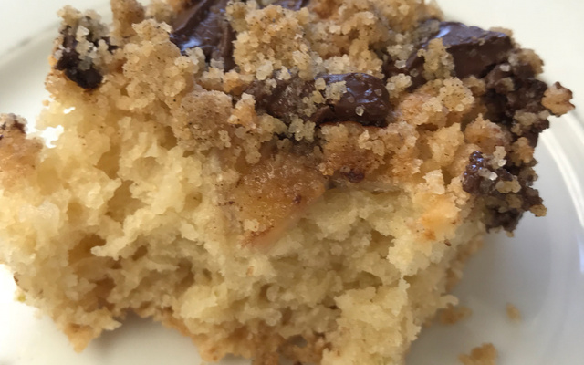 Cuca de banana com chocolate