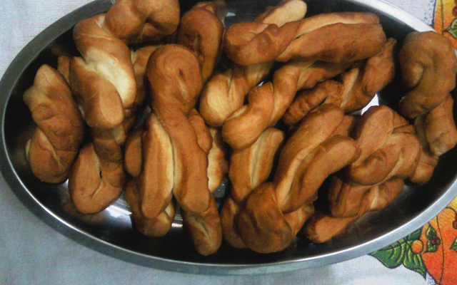 Bolo frito com massa de pão