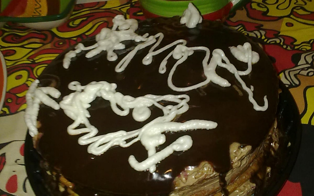 Bolo cremoso de chocolate e coco