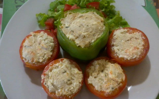 Tomates recheados com ricota