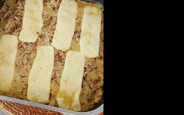 Baião de dois com feijão verde, carne seca e natas