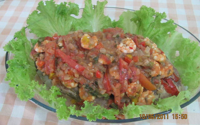 Dourado recheado na brasa