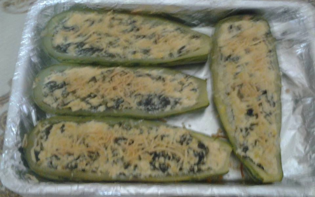 Abobrinha recheada com 2 queijos light