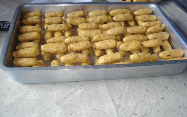 Bolinho caipira de linguiça