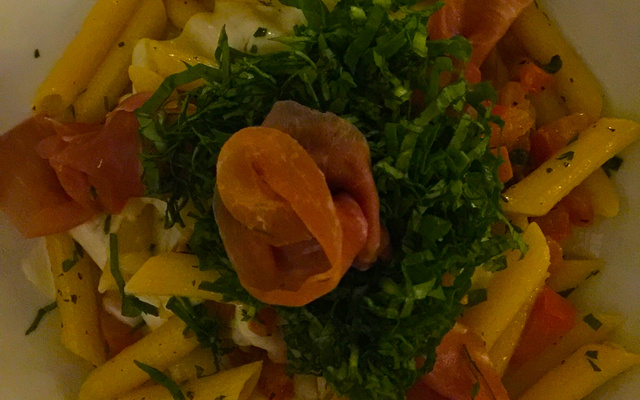 Penne presunto parma e rúcula