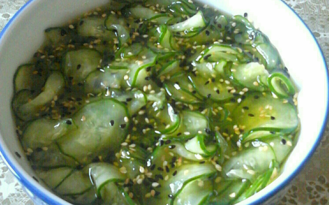 Salada de pepino com salsão