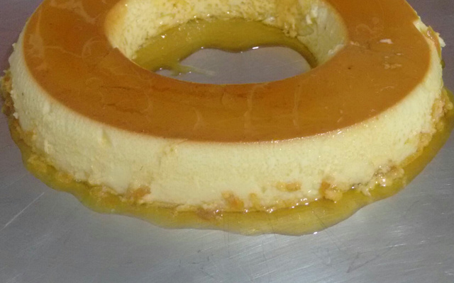 Pudim de leite condensado de padaria