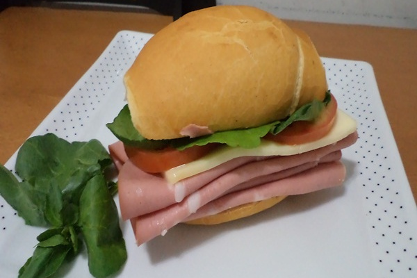 Lanche de presunto/mortadela da turma do Chaves