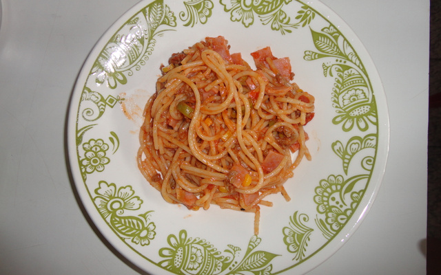 Macarrão ao molho de carne moída