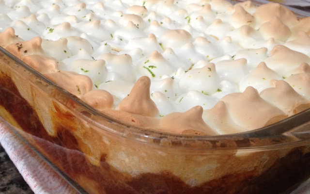 Doce de banana com creme e suspiro