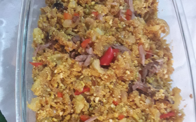 Farofa de pernil com abacaxi