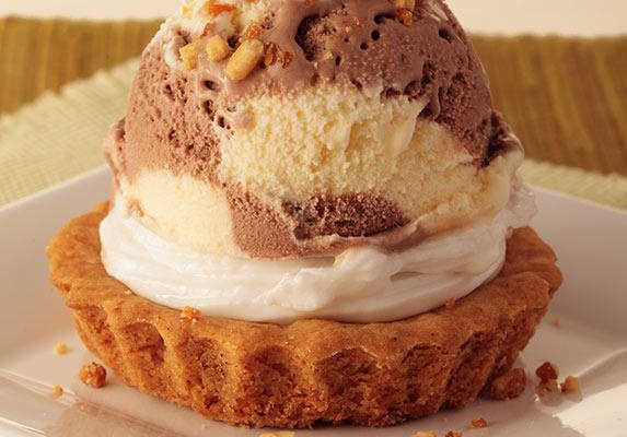 Bolo de merengue com sorvete