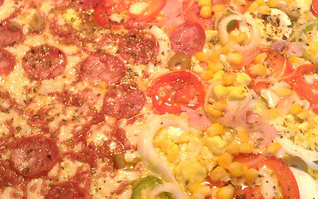 Massa de pizza fina a lenha