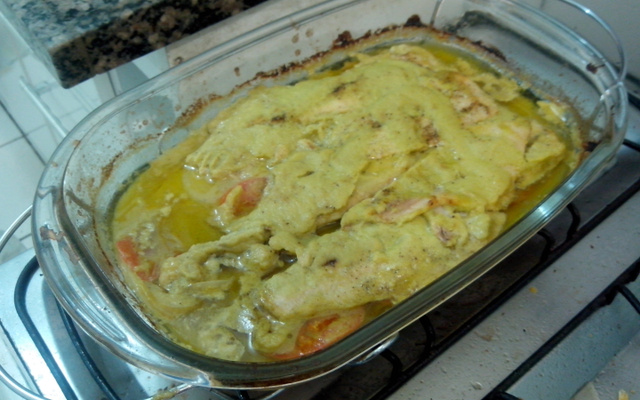 Filé de merluza com molho de azeitonas