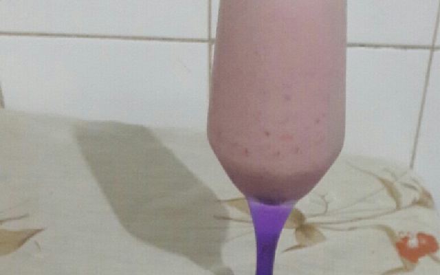 Batida de morango com refrigerante