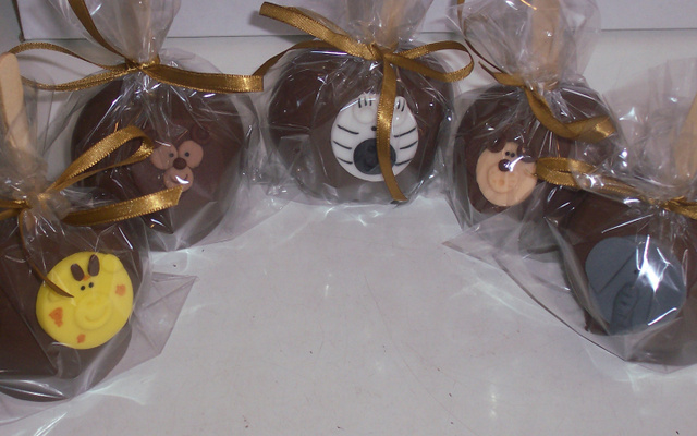 Docinhos modelados com leite ninho e leite condensado