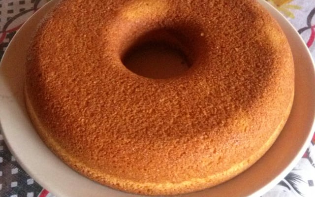 Bolo de milho de lata no liquidificador