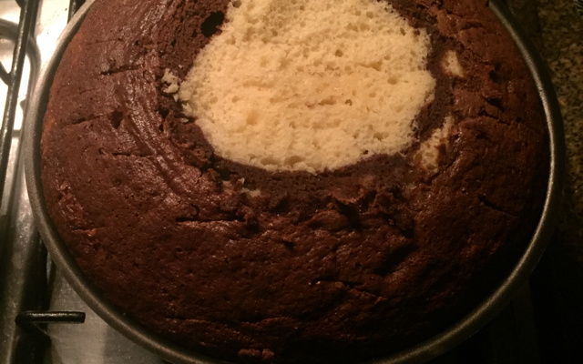 Bolo simples de chocolate