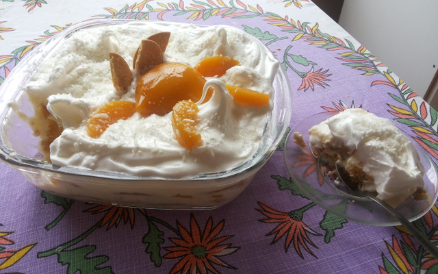 Pavê de pêssego em calda