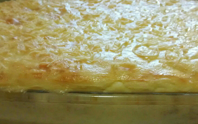 Bolo de batatas ao creme de leite com recheio de carne moída