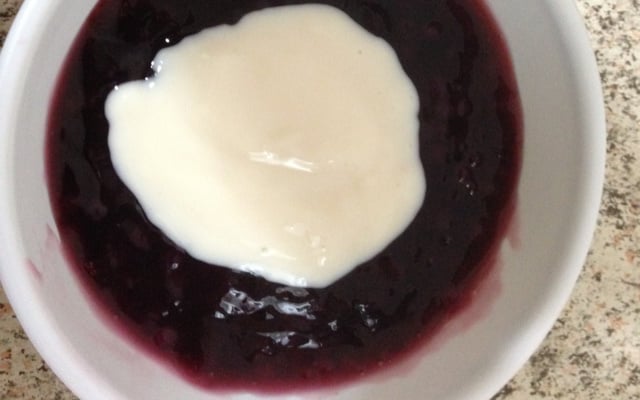 Sagu ao vinho tinto com creme de baunilha