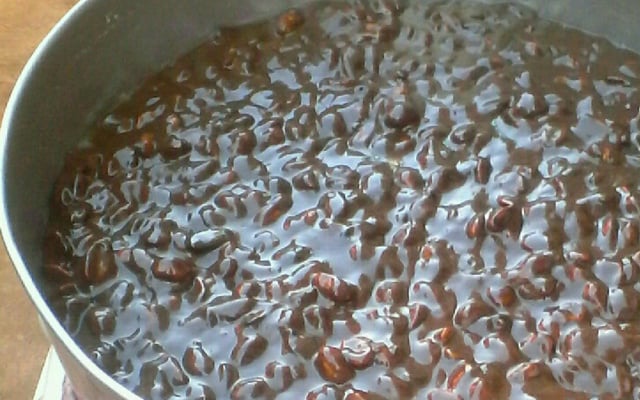 Pé de moleque de brigadeiro