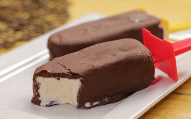 Picolé de leite em pó e chocolate